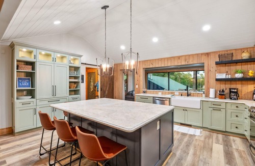 Prosperity House | Cozy Cove with HOT TUB Firepit SUPs and More