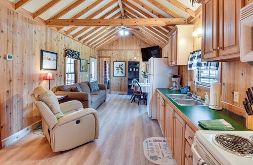 Dillard Cottage | Cozy Dillard Cabin w/Mountain Views & Pool Access