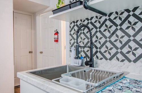 Lake Como House | Cozy Downtown 1BR Kitchenette & Pet-Friendly
