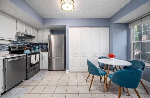 Cary House | Cozy End Unit Townhouse 1 Mile from Downtown Cary