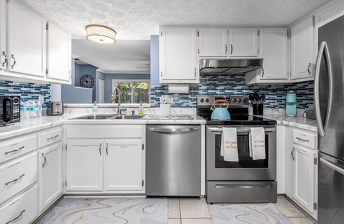 Cary House | Cozy End Unit Townhouse 1 Mile from Downtown Cary