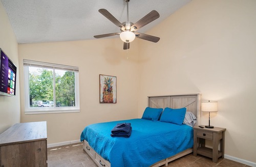 Southpoint Apartment | Cozy, fully-furnished 2BR/1BA apartment with ample parking in Jacksonville's Southside