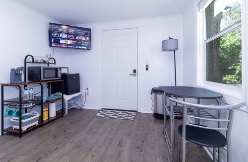 Duckpond House | Cozy Getaway Near UF Campus, Downtown GNV + Historic Duckpond Area; Dog Friendly