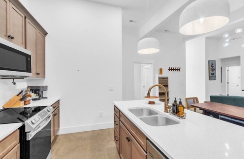 Spartanburg Apartment | cozy high ceiling hub of colors