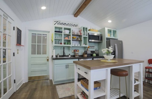 Northside House | Cozy Historic Cottage | Walk to Northshore