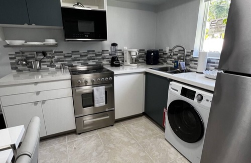 Parkside House | Cozy Hollywood Pool View 1Bedroom/4Guest! n