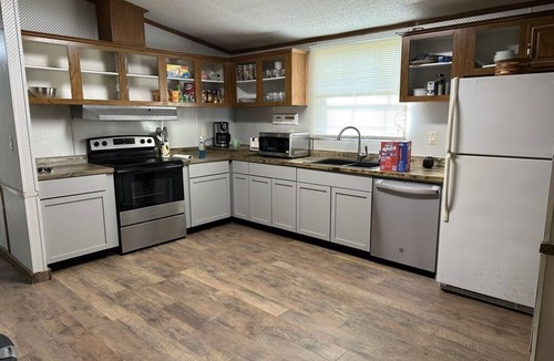 Clopton House | Cozy Hunting Lodging for Alabama's Black Belt close to your lease! Sleeps 3-5.