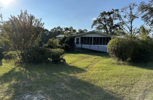 Clopton House | Cozy Hunting Lodging for Alabama's Black Belt close to your lease! Sleeps 3-5.