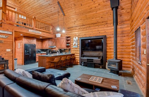 Tignall Cabin | Cozy Lakefront Cabin on Buckhead Drive!