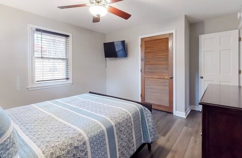 Leesville House | Cozy lakefront getaway with private dock & boat ramp + central AC, hot tub, WiFi