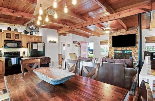 Gainesville House | Cozy Lakefront Home w/Boat Dock