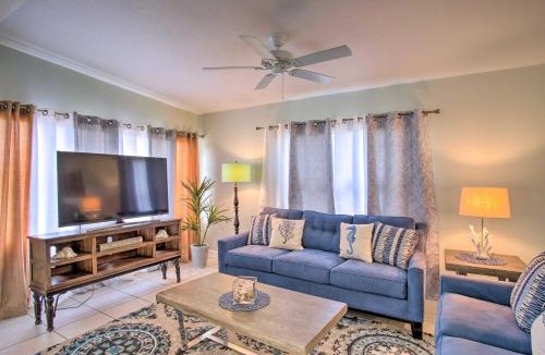 Tropic House | Cozy Melbourne Home w/Deck & Pool: 5 Mi to Beach!