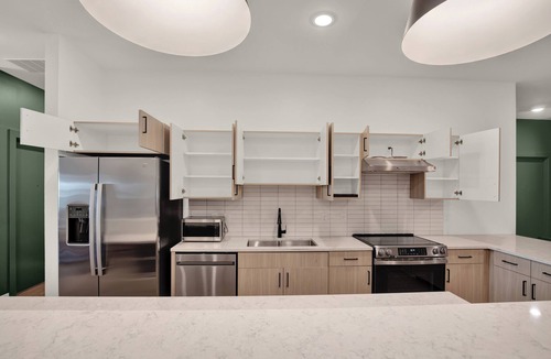 Over-the-Rhine Apartment | Cozy Modern 1BR in Downtown OTR, GYM, POOL