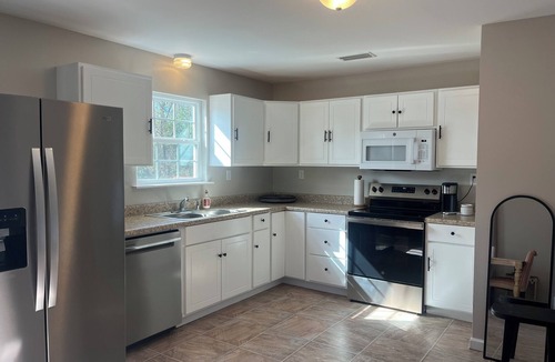 Blountstown Cottage | Cozy Modern 2-bedroom cottage-family friendly with large yard