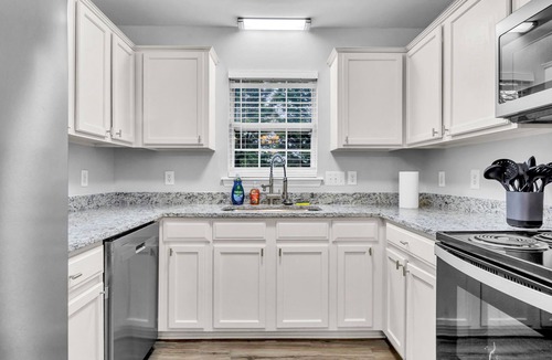Winston - Salem House | Cozy Modern Home - Sleeps 8 - Wake Forest + Hospital