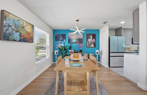 Sarasota Springs House | Cozy Modern Retreat Minutes To Siesta Key, Downtown & Gulf Beaches