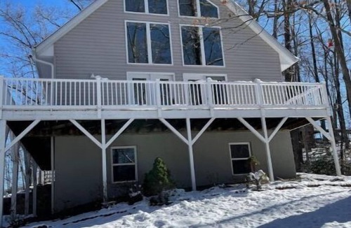 Franklin House | Cozy Mountain Cabin Perfect for Families and Pets