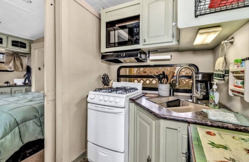 Old Fort House | Cozy Mountain Camper Retreat with Private View Deck & Fire Pit in Old Fort, North Carolina