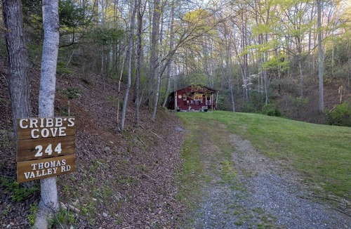Whittier Cabin | Cozy Mountain Cottage in The Smokies