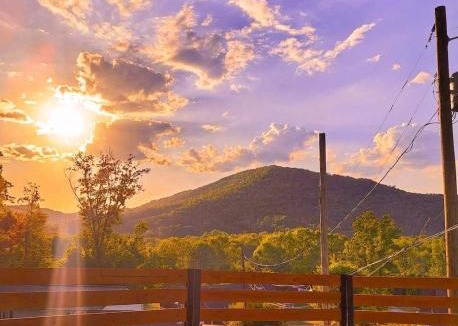 Jellico House | Cozy Mountain Getaway Near ATV Trails & Cumberland Gap EV Plug