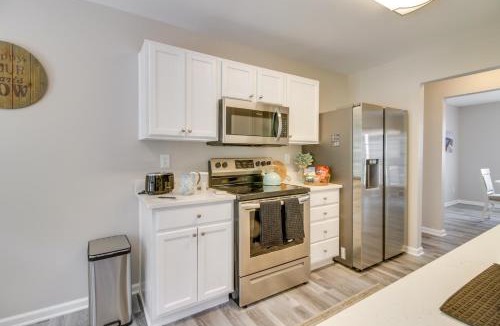 Mount Holly House | Cozy North Carolina Abode - Minutes from Downtown!