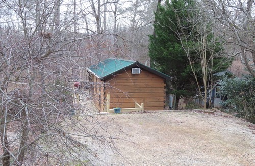 Westminster Cabin | Cozy peaceful Log cabin Lake Hartwell dock WIFI/AC