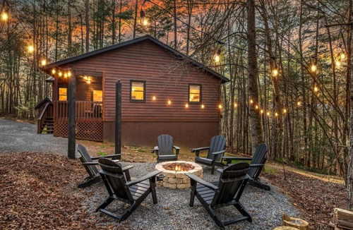Epworth House | Cozy Pet-Friendly Cabin w/Firepit | Blue Ridge