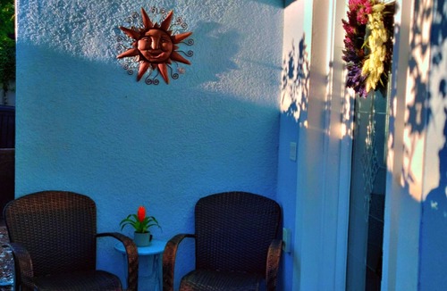 Bearss Plaza Apartment | Cozy, pet friendly, centrally-located studio in Tampa