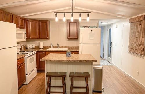 Fair Play House | Cozy Pet Friendly Cottage, 2 story Deep Water Dock - bring your boat!
