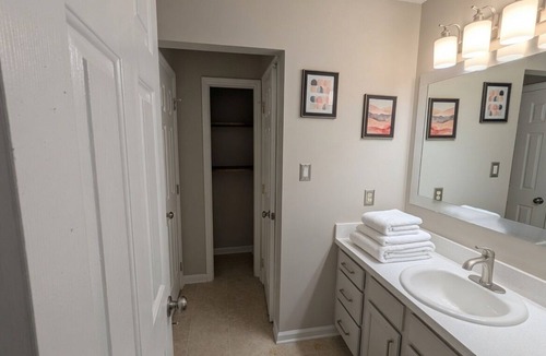 South View House | Cozy Pet Friendly Home in Hope Mills