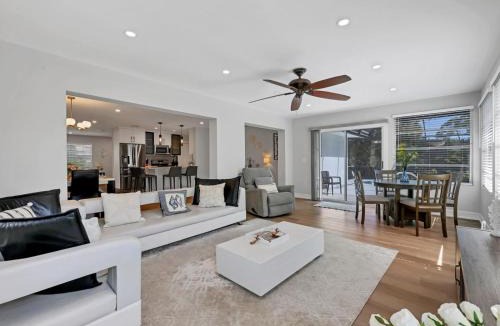 South Sarasota House | Cozy Pet Friendly Private Pool! Lucy By The Sea
