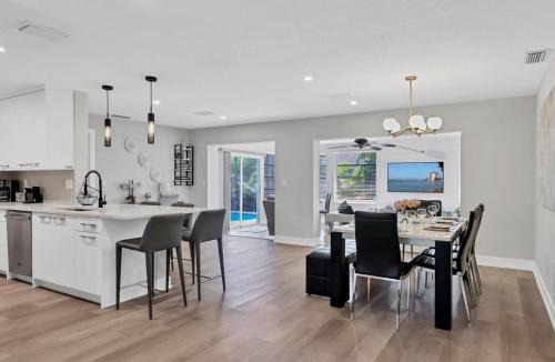 South Sarasota House | Cozy Pet Friendly Private Pool! Lucy By The Sea