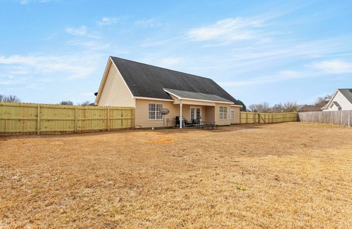 Warner Robins House | Cozy Pet-friendly Ranch near Robins Air Force Base