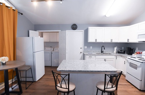 Charlotte House | Cozy place and ideal location, 15 minutes from downtown and sport venues.