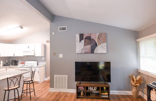 Charlotte House | Cozy place and ideal location, 15 minutes from downtown and sport venues.