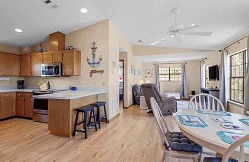Ochlockonee Bay House | Cozy place on the water! Great for fishing and close to beaches!