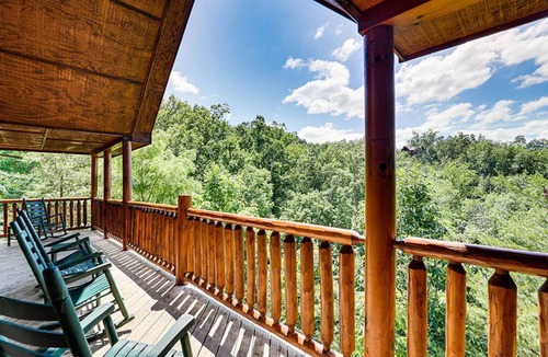Sevierville Cabin | Cozy & Playful Mountain Retreat w/Pool Table