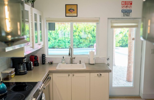 Deerfield Beach House | Cozy Pool house 1 mile to Deerfield Beach, Boca Raton, shopping & restaurants.