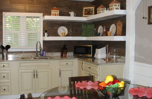 Forest Park House | Cozy, Relaxing 4-Bedroom House in Forest Park