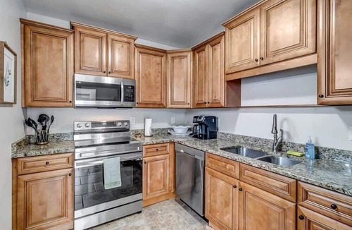 Murray Hill House | Cozy Retreat - Walkable to Bars & Restaurants!