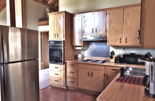 Hiawassee Cabin | Cozy Ridge Top Mountain Cabin - A World Away