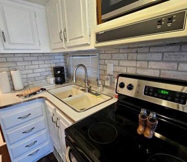 Hiawassee House | Cozy Riverfront RV Retreat with Seasonal Pool & Trout Fishing near Hiawassee, Georgia