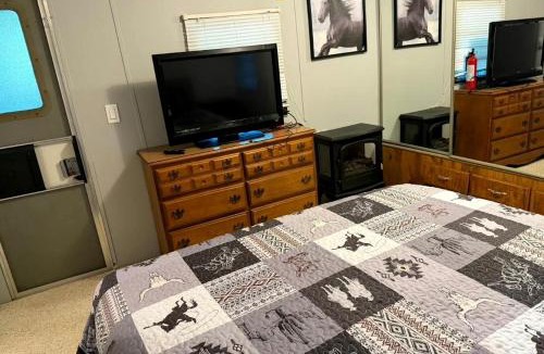 Hiawassee House | Cozy Riverfront RV Retreat with Seasonal Pool & Trout Fishing near Hiawassee, Georgia