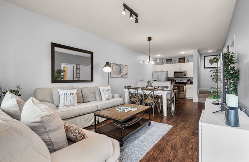 West Kissimmee House | Cozy & Spacious 3BR Townhome, 15 Min to Disney, Resort Access