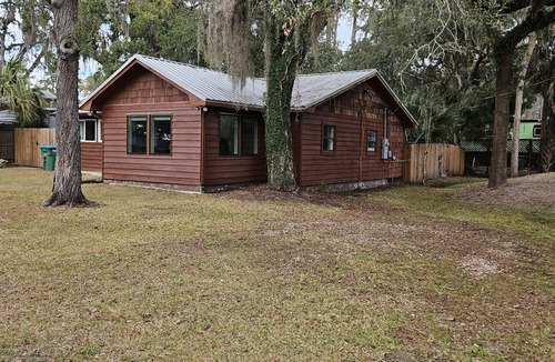 Crawfordville House | Cozy Spring Creek Cottage, fishing, hunting, relaxing in nature's coast.
