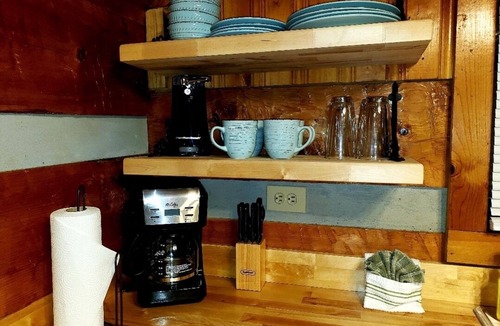 Sevierville Apartment | Cozy Studio Cabin In The Smokies. Close to Pigeon Forge + Wears Valley.