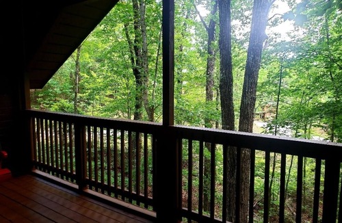 Sevierville Apartment | Cozy Studio Cabin In The Smokies. Close to Pigeon Forge + Wears Valley.