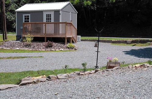 Bryson City Cottage | Cozy studio cottage on beautiful Deep Creek near Great Smoky Mtns. Park