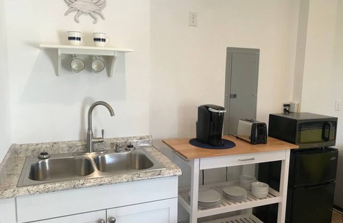 Tranquil Harbour House | Cozy Studio unit with bikes & fire pit, walk to beach!