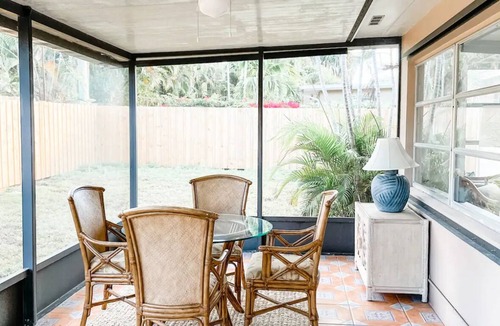 Jensen Beach House | Cozy Surf Cottage